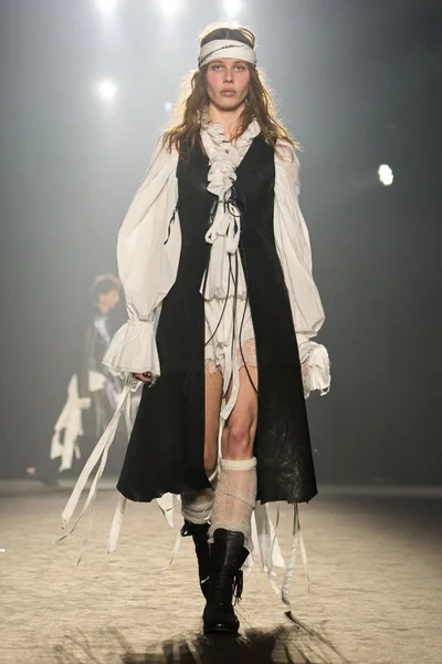 Look 14